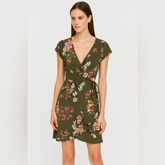 Boho Floral Wrap Dress Size M Olive Green with floral print | casual - Picture 1 of 6